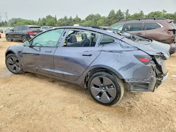 5YJ3E1EA4PF699232 2023 TESLA MODEL 3 - Image 2
