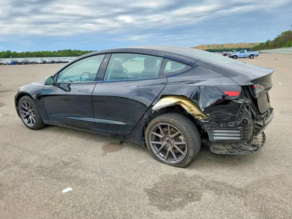 5YJ3E1EA4PF704400 2023 TESLA MODEL 3 - Image 2