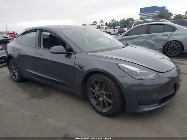 5YJ3E1EA4PF705949 2023 TESLA MODEL 3 - Image 1