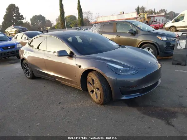 5YJ3E1EA4PF710519 2023 TESLA MODEL 3 - Image 1