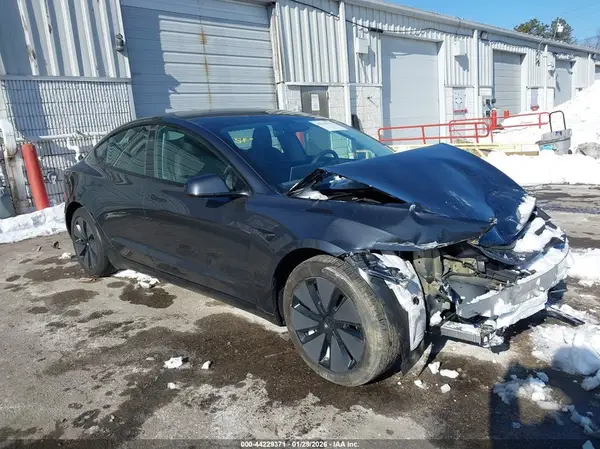 5YJ3E1EA4RF727372 2024 TESLA MODEL 3 - Image 1