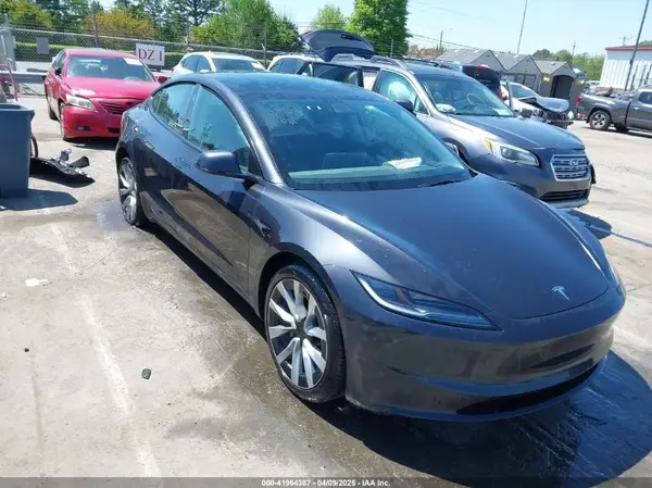 5YJ3E1EA4RF735729 2024 TESLA MODEL 3 - Image 1