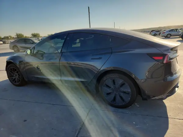 5YJ3E1EA4RF739974 2024 TESLA MODEL 3 - Image 2