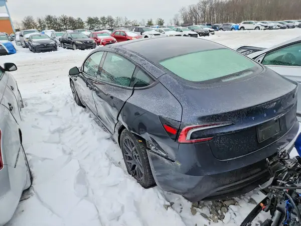 5YJ3E1EA4RF740932 2024 TESLA MODEL 3 - Image 2