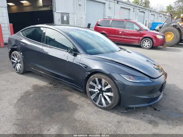5YJ3E1EA4RF742745 2024 TESLA MODEL 3 - Image 1