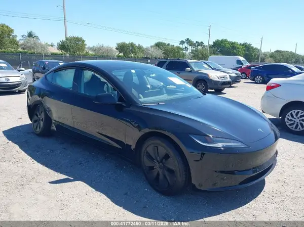 5YJ3E1EA4RF745385 2024 TESLA MODEL 3 - Image 1