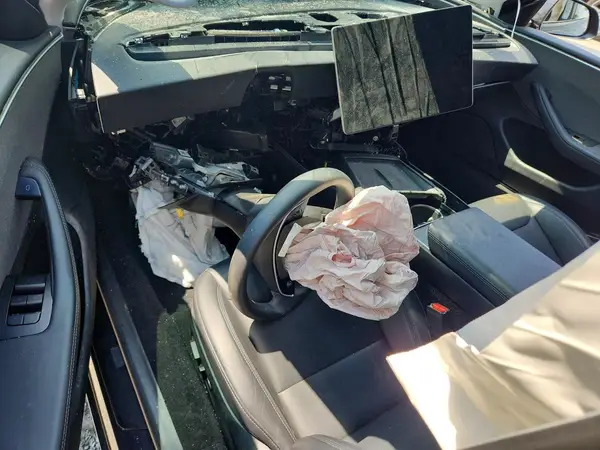 5YJ3E1EA4RF749422 2024 TESLA MODEL 3 - Image 8