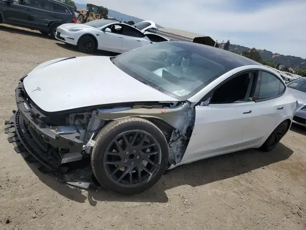 5YJ3E1EA4RF773851 2024 TESLA MODEL 3 - Image 1