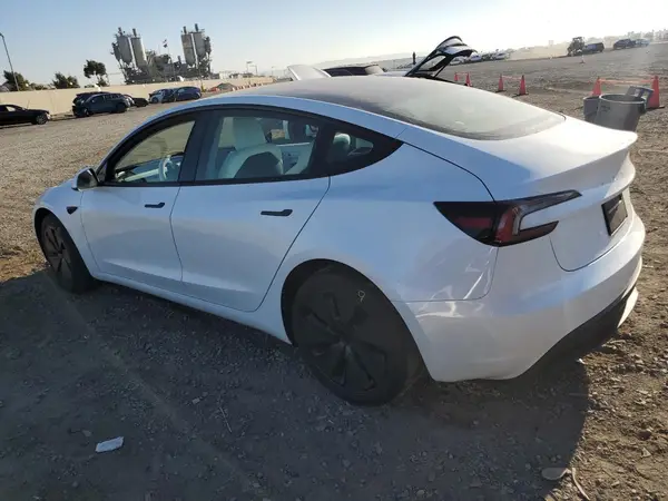 5YJ3E1EA4RF795493 2024 TESLA MODEL 3 - Image 2