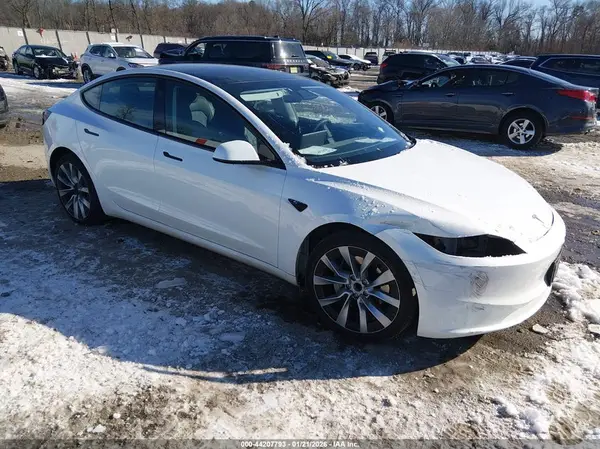5YJ3E1EA4RF822675 2024 TESLA MODEL 3 - Image 1