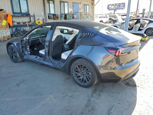 5YJ3E1EA4RF824216 2024 TESLA MODEL 3 - Image 2