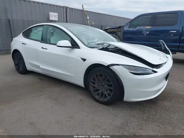 5YJ3E1EA4RF829108 2024 TESLA MODEL 3 - Image 1
