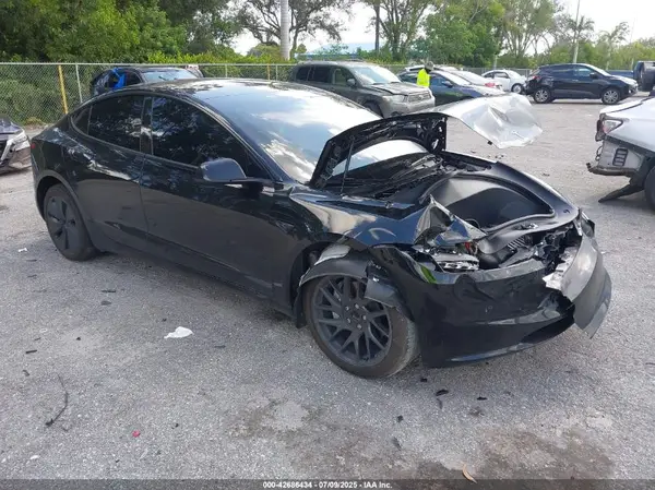 5YJ3E1EA4RF856745 2024 TESLA MODEL 3 - Image 1