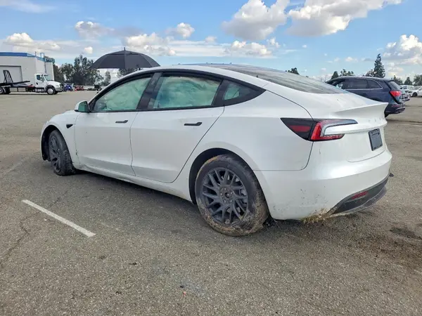 5YJ3E1EA4RF858690 2024 TESLA MODEL 3 - Image 2