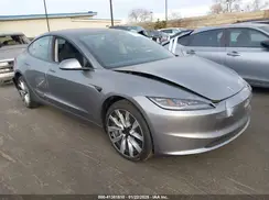 5YJ3E1EA4RF872105 2024 TESLA MODEL 3