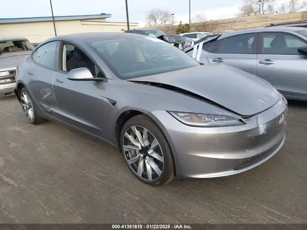 5YJ3E1EA4RF872105 2024 TESLA MODEL 3 - Image 1