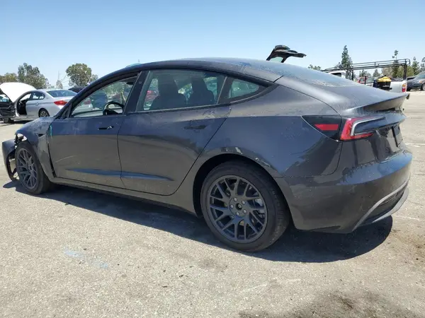 5YJ3E1EA4SF004420 2025 TESLA MODEL 3 - Image 2