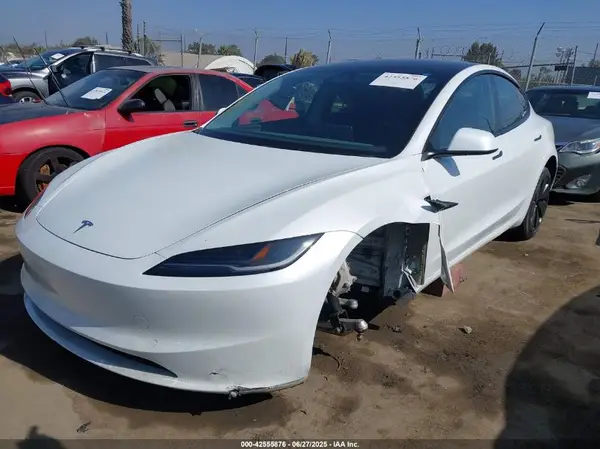 5YJ3E1EA4SF005535 2025 TESLA MODEL 3 - Image 2