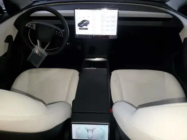5YJ3E1EA4SF008256 2025 TESLA MODEL 3 - Image 8