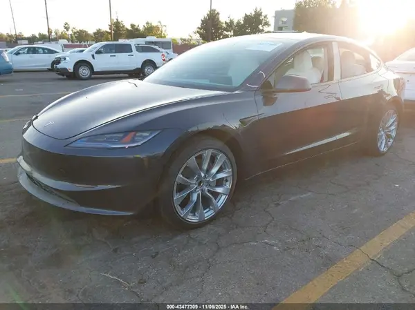5YJ3E1EA4SF009424 2025 TESLA MODEL 3 - Image 2