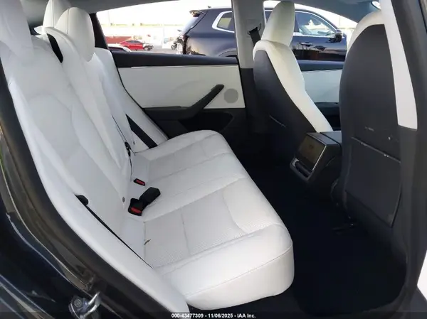 5YJ3E1EA4SF009424 2025 TESLA MODEL 3 - Image 8