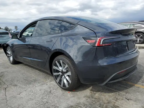 5YJ3E1EA4SF009438 2025 TESLA MODEL 3 - Image 2