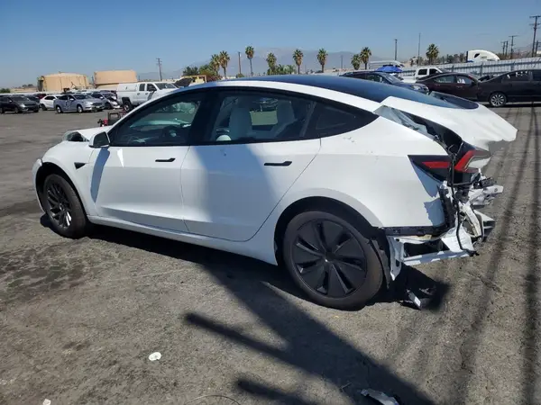 5YJ3E1EA4SF020679 2025 TESLA MODEL 3 - Image 2