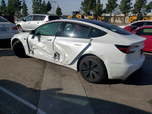 5YJ3E1EA4SF021895 2025 TESLA MODEL 3 - Image 2