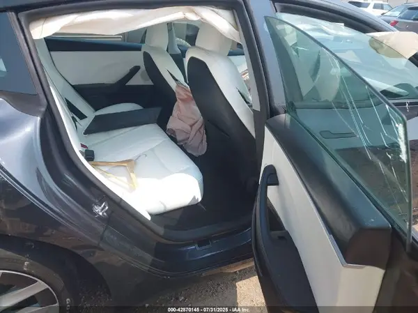 5YJ3E1EA4SF024098 2025 TESLA MODEL 3 - Image 8