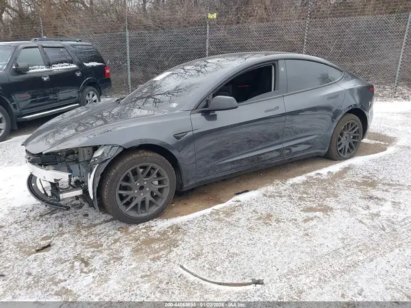 5YJ3E1EA4SF024120 2025 TESLA MODEL 3 - Image 2
