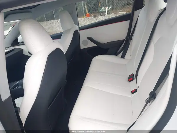 5YJ3E1EA4SF026451 2025 TESLA MODEL 3 - Image 8