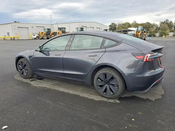 5YJ3E1EA4SF026806 2025 TESLA MODEL 3 - Image 2
