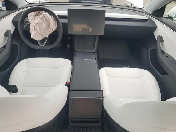 5YJ3E1EA4SF027678 2025 TESLA MODEL 3 - Image 8