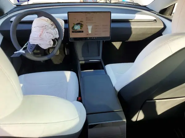 5YJ3E1EA4SF035327 2025 TESLA MODEL 3 - Image 8