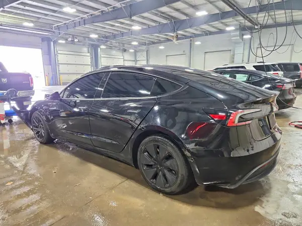 5YJ3E1EA4SF038731 2025 TESLA MODEL 3 - Image 2