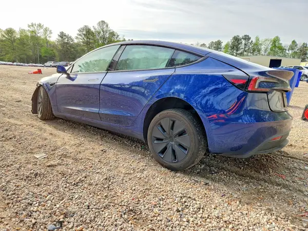 5YJ3E1EA4SF041886 2025 TESLA MODEL 3 - Image 2