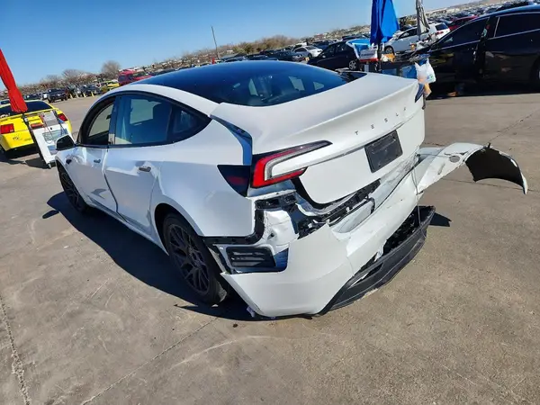 5YJ3E1EA4SF042116 2025 TESLA MODEL 3 - Image 2