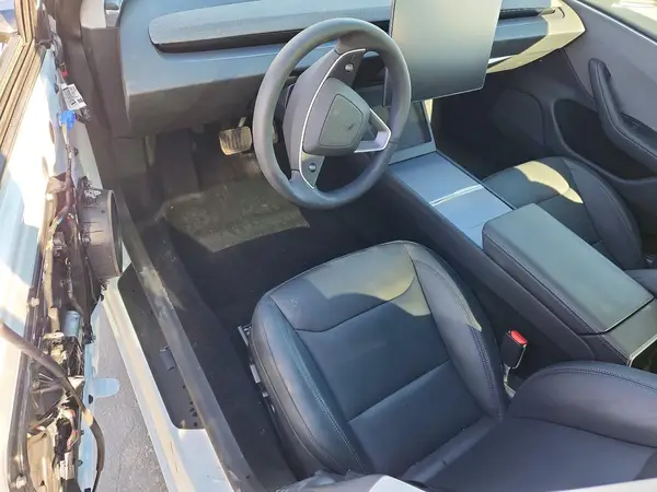 5YJ3E1EA4SF042116 2025 TESLA MODEL 3 - Image 8