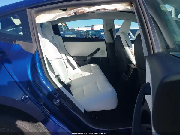5YJ3E1EA4SF045775 2025 TESLA MODEL 3 - Image 8