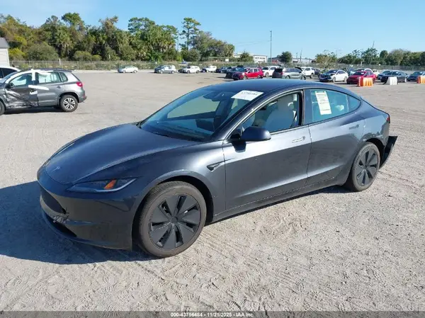 5YJ3E1EA4SF047252 2025 TESLA MODEL 3 - Image 2