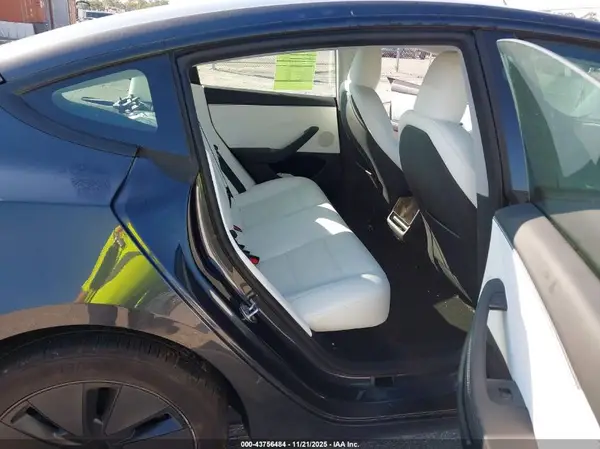 5YJ3E1EA4SF047252 2025 TESLA MODEL 3 - Image 8