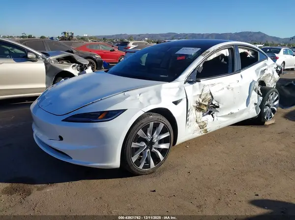 5YJ3E1EA4SF049843 2025 TESLA MODEL 3 - Image 2