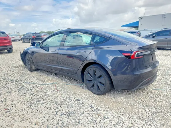 5YJ3E1EA4SF055447 2025 TESLA MODEL 3 - Image 2