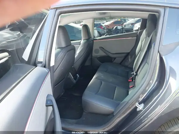 5YJ3E1EA4SF061927 2025 TESLA MODEL 3 - Image 8