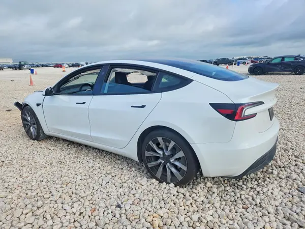 5YJ3E1EA4SF064567 2025 TESLA MODEL 3 - Image 2