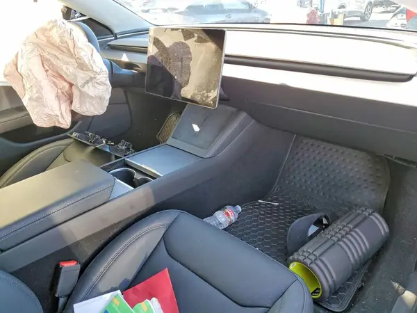 5YJ3E1EA4SF072037 2025 TESLA MODEL 3 - Image 8