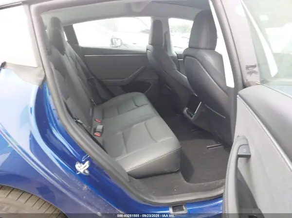 5YJ3E1EA4SF878413 2025 TESLA MODEL 3 - Image 8
