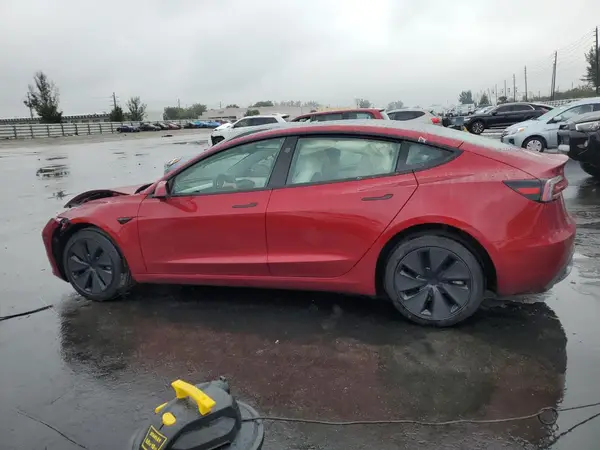5YJ3E1EA4SF885944 2025 TESLA MODEL 3 - Image 2
