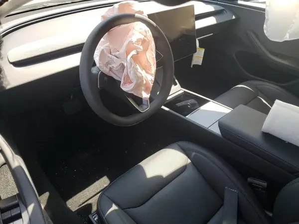 5YJ3E1EA4SF887094 2025 TESLA MODEL 3 - Image 8