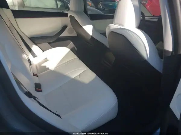 5YJ3E1EA4SF887757 2025 TESLA MODEL 3 - Image 8